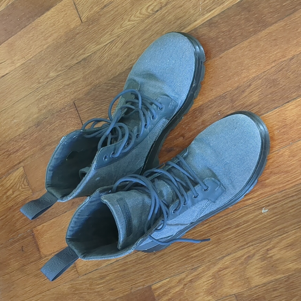 Dr. Martens COMBS POLY CASUAL BOOTS EU 42, US 10 (W) 9 (M)